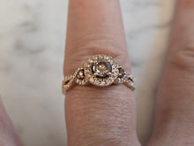 Load image into Gallery viewer, Exquisite Womens Vintage Estate 14K Rose Gold Diamond Ring 3.9g E1396