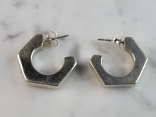 Load image into Gallery viewer, Pr of Womens .925 Sterling Silver Fashion Open Hoop Stick Earrings 6.3g E2124