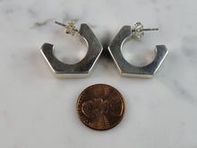 Load image into Gallery viewer, Pr of Womens .925 Sterling Silver Fashion Open Hoop Stick Earrings 6.3g E2124