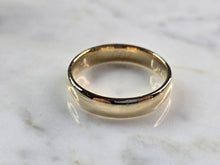 Load image into Gallery viewer, Mens Vintage Estate 14K Gold Wedding Band Ring 6.7g E2409