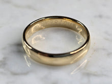 Load image into Gallery viewer, Mens Vintage Estate 14K Gold Wedding Band Ring 6.7g E2409
