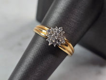 Load image into Gallery viewer, Lovely Womens Vintage Estate 14K Yellow Gold Diamond Cluster Ring 3.6g E3560