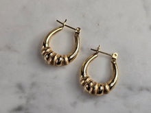 Load image into Gallery viewer, Pr Womens Vintage Estate 14K Yellow Gold Hoop Earrings, 1.4g E4853