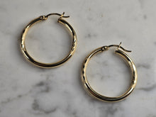 Load image into Gallery viewer, Pr of Womens Vintage Estate 14K Yellow Gold Hoop Earrings 3.0g E4856