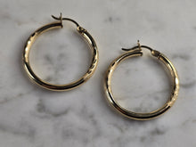 Load image into Gallery viewer, Pr of Womens Vintage Estate 14K Yellow Gold Hoop Earrings 3.0g E4856
