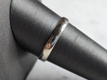 Load image into Gallery viewer, Mens Vintage Estate 10K White Gold Band Wedding Ring 2.2g E5413