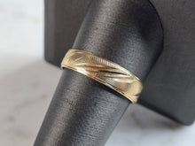 Load image into Gallery viewer, Mens Vintage Estate 14K Yellow Gold Wedding Band Ring 3.3g #E5602