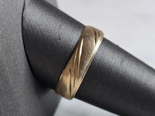Load image into Gallery viewer, Mens Vintage Estate 14K Yellow Gold Wedding Band Ring 3.3g #E5602