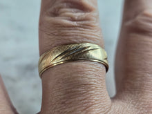 Load image into Gallery viewer, Mens Vintage Estate 14K Yellow Gold Wedding Band Ring 3.3g #E5602