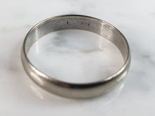 Load image into Gallery viewer, Vintage Estate 10K White Gold Band Wedding Ring 2.5g E6288
