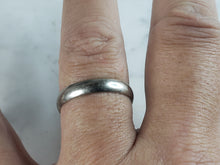 Load image into Gallery viewer, Vintage Estate 10K White Gold Band Wedding Ring 2.5g E6288