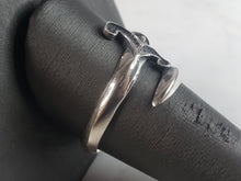 Load image into Gallery viewer, Mens Sterling Silver Arthurs Sword Ring 4.6g E6411