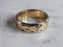 Load image into Gallery viewer, Mens Vintage Estate 14k Gold POND Wedding Band Ring 9.6g E6769