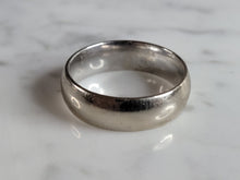 Load image into Gallery viewer, Vintage Estate 10K White Gold Band Wedding Ring 6.6g E6776