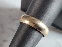 Load image into Gallery viewer, Mens Vintage Estate 14K Yellow Gold Wedding Band Ring 6.0g E6777