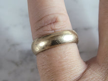 Load image into Gallery viewer, Mens Vintage Estate 14K Yellow Gold Wedding Band Ring 6.0g E6777