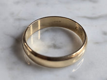 Load image into Gallery viewer, Mens Vintage Estate 14K Yellow Gold Wedding Band Ring 4.2g E6904