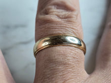 Load image into Gallery viewer, Mens Vintage Estate 14K Yellow Gold Wedding Band Ring 4.2g E6904