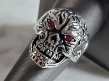 Load image into Gallery viewer, Mens Sterling Silver Ruby Eyed Skull Ring 11.0g E6937