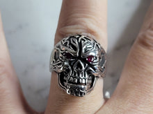Load image into Gallery viewer, Mens Sterling Silver Ruby Eyed Skull Ring 11.0g E6937