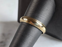 Load image into Gallery viewer, Mens Vintage Estate 14K Yellow Gold Band Wedding Ring 4.3g E6952