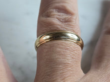 Load image into Gallery viewer, Mens Vintage Estate 14K Yellow Gold Band Wedding Ring 4.3g E6952