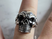 Load image into Gallery viewer, Mens Sterling Silver Ruby Eyed Skull Ring 12.9g E6956