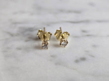 Load image into Gallery viewer, Pr 14K Yellow Gold .14ct Diamond Stud Earrings 0.8g E7111