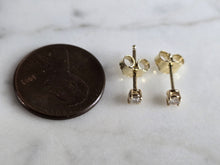Load image into Gallery viewer, Pr 14K Yellow Gold .14ct Diamond Stud Earrings 0.8g E7111