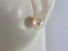 Load image into Gallery viewer, Pr Womens Vintage Estate 14K White Gold Pearl Stud Earrings 2.1g E7113