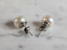 Load image into Gallery viewer, Pr Womens Vintage Estate 14K White Gold Pearl Stud Earrings 2.1g E7113
