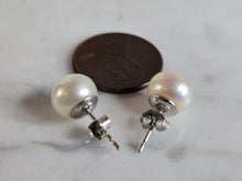 Load image into Gallery viewer, Pr Womens Vintage Estate 14K White Gold Pearl Stud Earrings 2.1g E7113