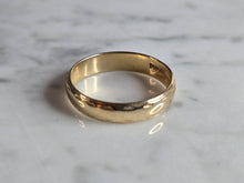 Load image into Gallery viewer, Mens Vintage Estate 14k Yellow Gold Wedding Band Ring 3.9g #E7148