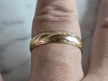 Load image into Gallery viewer, Mens Vintage Estate 14k Yellow Gold Wedding Band Ring 3.9g #E7148