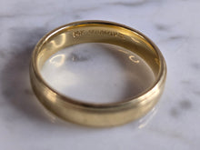 Load image into Gallery viewer, Mens Vintage Estate 14k Yellow Gold Artcarved Wedding Band Ring 6.7g #E7282