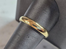 Load image into Gallery viewer, Mens Vintage Estate 10K Yellow Gold Band Wedding Ring 3.1g E7444