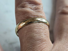 Load image into Gallery viewer, Mens Vintage Estate 10K Yellow Gold Band Wedding Ring 3.1g E7444