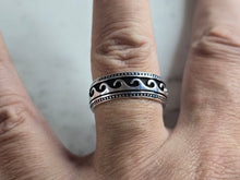 Load image into Gallery viewer, Mens Sterling Silver Modernist Tsunami Wave Ring 6.4g E7845