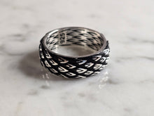 Load image into Gallery viewer, Mens Sterling Silver Modernist Feathered Band Ring 10.5g E7848