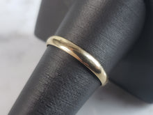 Load image into Gallery viewer, Vintage Estate 10K Yellow Gold Band Wedding Ring 1.8g E1270
