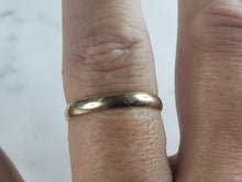 Load image into Gallery viewer, Vintage Estate 10K Yellow Gold Band Wedding Ring 1.8g E1270