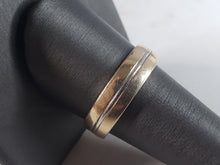 Load image into Gallery viewer, Mens Vintage Estate 14K Yellow & White Gold Wedding Ring 8.7g E2521