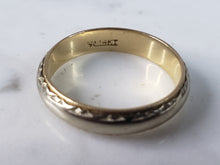 Load image into Gallery viewer, Mens Vintage Estate 14K Yellow & White Gold Wedding Ring 5.8g E2822