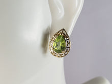 Load image into Gallery viewer, Pr Womens Vintage Estate 10K Yellow Gold Peridot Stick Earrings 2.1g E2905