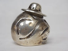 Load image into Gallery viewer, UNIQUE VINTAGE ESTATE STERLING SILVER MEXICAN SALT SHAKER, 17.45g E1598