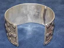 Load image into Gallery viewer, ANTIQUE STERLING SILVER NATIVE AMERICAN CUFF BRACELET 72.88g E587