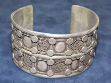Load image into Gallery viewer, ANTIQUE STERLING SILVER NATIVE AMERICAN CUFF BRACELET 72.88g E587