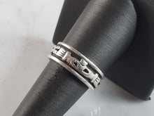 Load image into Gallery viewer, Mens Vintage Estate Sterling Silver Irish Claddagh Ring 5.2g #E6152