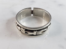 Load image into Gallery viewer, Mens Vintage Estate Sterling Silver Irish Claddagh Ring 5.2g #E6152