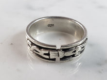 Load image into Gallery viewer, Mens Vintage Estate Sterling Silver Irish Claddagh Ring 5.2g #E6152